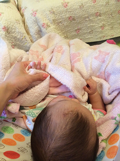 すくすくアイデア大賞2015 安全に赤ちゃんの爪切りをするアイデア