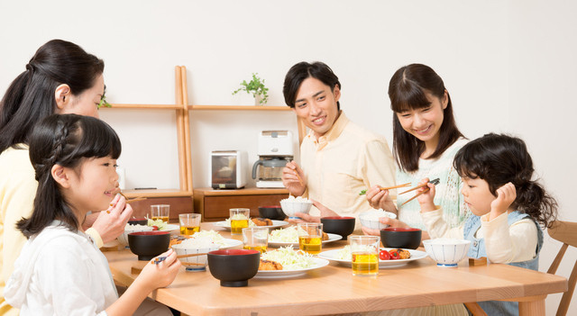 家族でお祝いの食事