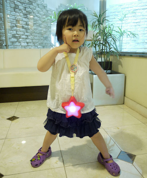 お出かけのお供にもぴったり ガラピコぷ チョロミーの星のペンダント で遊んでみました 子育てに役立つ情報満載 すくコム Nhkエデュケーショナル