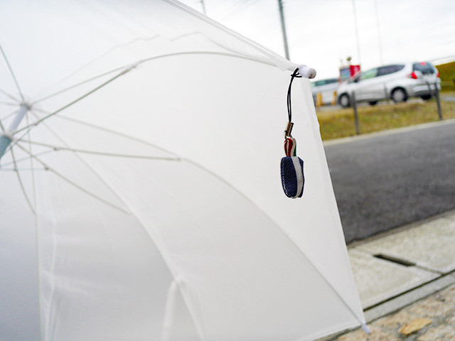 雨の日に子どもを車に乗せるときに大活躍「かさぴったん」の作り方と